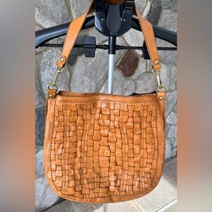 Campomaggi 
“Edera” shoulder bag in camel woven leather